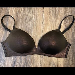 Victoria’s Secret Wireless Lightly Lined bra 34D